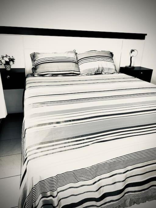 Stayhere! Fique Aqui! Apartamento 2/4 Mobiliado No Costa Azul :-) ซัลวาดอร์ ภายนอก รูปภาพ
